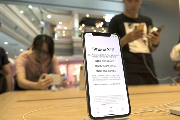 Muestran Teléfonos Inteligentes Iphone Apple Store Insignia Huaihai Road Shanghai — Foto de Stock