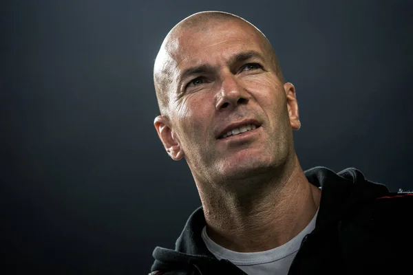 Fransk Fotboll Superstar Och Coach Zinedine Zidane Sköter Start Matchen — Stockfoto