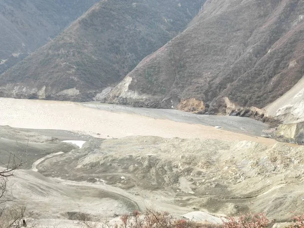 Luftaufnahme Des Wassers Aus Dem Sperrsee Das Nach Einem Erdrutsch — Stockfoto