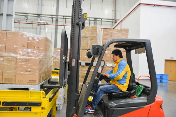 Chinese Workers Labor Largest Smart Logistics Base Asia Named Suning — Stock Photo, Image