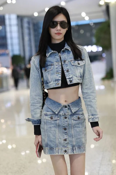 Chinees Model Mengyao Beter Bekend Als Ming Arriveert Shanghai Hongqiao — Stockfoto