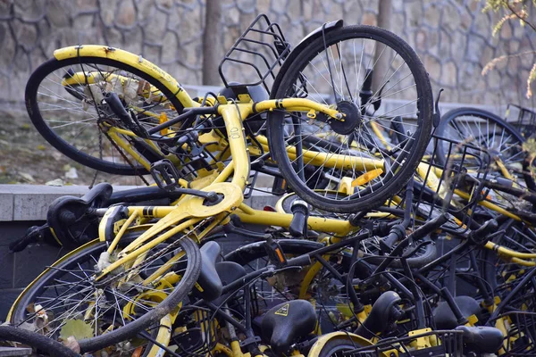 Bicicletas Serviço Chinês Compartilhamento Bicicletas Ofo São Empilhadas Uma Rua — Fotografia de Stock