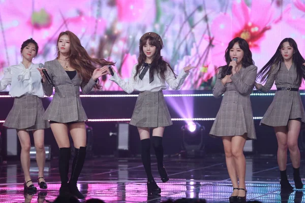 Membros Girl Group Sul Coreano Lovelyz Apresentam Durante Sessão Filmagem — Fotografia de Stock