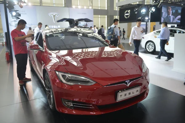 Tesla Model Elektromos Autó Van Kijelző Alatt Kína Guangzhou Nemzetközi — Stock Fotó