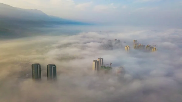 Paysage Urbain Bâtiments Grande Hauteur Gratte Ciel Enveloppés Par Mer — Photo