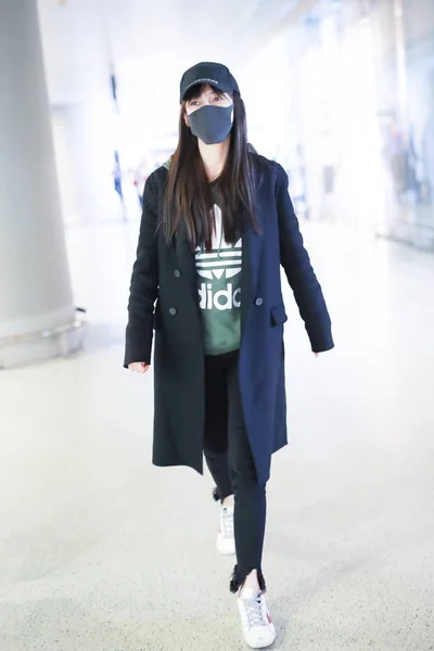 Hong Kong Actress Angelababy Arrives Airport Shanghai China November 2018 — Stock Photo, Image