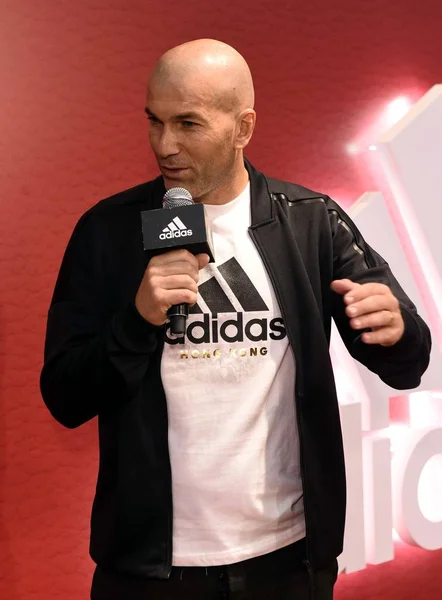 Der Französische Fußball Superstar Und Trainer Zinedine Zidane Nimmt Einem — Stockfoto