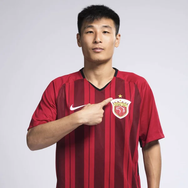 Pemain Sepak Bola Cina Lei Dari Shanghai Sipg Berpose Untuk — Stok Foto