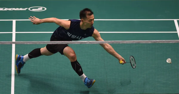 韓国の李鉉 中国の Guangzu ショットを返します男子シングルスの第 回決勝戦で大会中に Hsbc Bwf 世界ツアー マカオ オープン — ストック写真