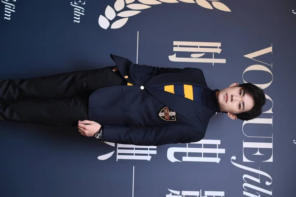 Jackson Yee Yangqianxi Grupo Masculino Chinês Tfboys Posa Quando Chega — Fotografia de Stock
