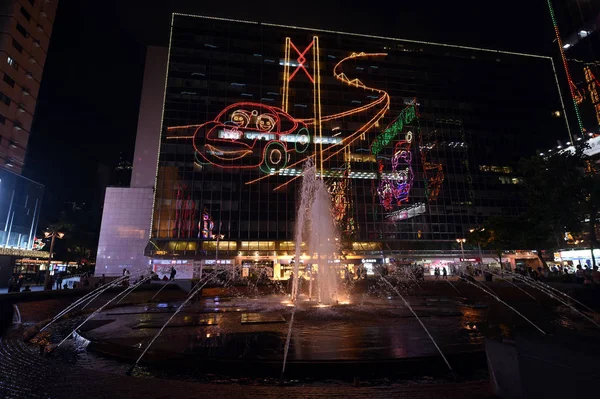 Edifícios Estão Decorados Com Luzes Coloridas Com Diferentes Padrões Para — Fotografia de Stock