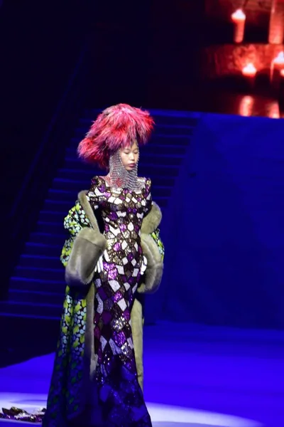 Model Displays New Creation Haute Douture Fashion Show Silk Road — 스톡 사진