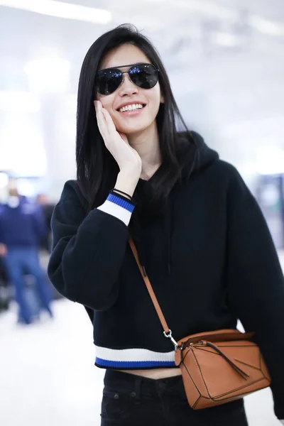 Chinees Model Mengyao Beter Bekend Als Ming Verlaat Terminal Landing — Stockfoto