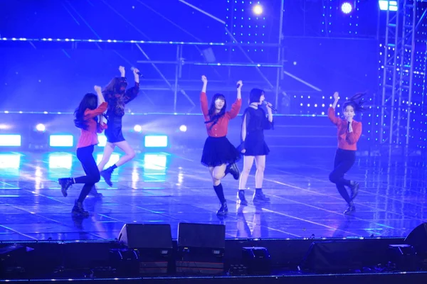 Güney Koreli Kız Grubunun Gfriend Üyeleri 2018 Mbn Kahraman Konser — Stok fotoğraf
