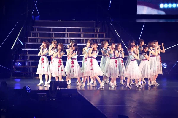 Leden Van Groep Nogizaka46 Idol Japans Meisje Uitvoeren Tijdens Hun — Stockfoto