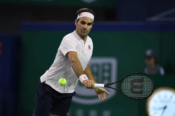 Roger Federer Schweiz Returnerar Ett Skott Till Roberto Bautista Agut — Stockfoto