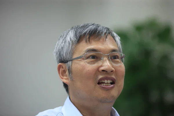 Wang Dongsheng Ordförande Och Boe Technology Group Ltd Poserar Intervju — Stockfoto