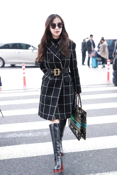 Attrice Hong Kong Angelaby Arriva All Aeroporto Internazionale Shanghai Hongqiao — Foto Stock