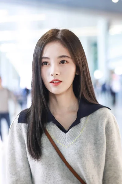 Chinese Zangeres Actrice Jingyi Arriveert Bij Shanghai Hongqiao International Airport — Stockfoto