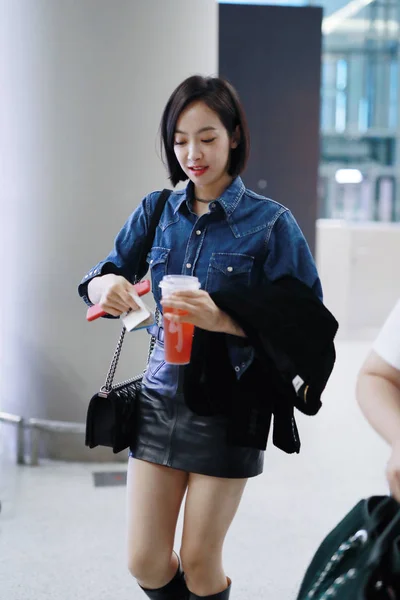 Cantora Atriz Chinesa Victoria Song Song Qian Chega Aeroporto Internacional — Fotografia de Stock