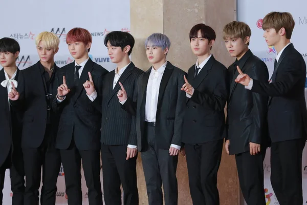 Members South Korean Boy Group Wanna One Pose Arrive Red — Stock Photo, Image