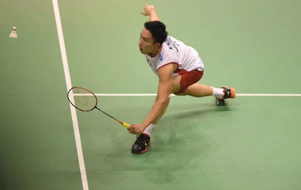 Kento Momota Japonii Zwraca Strzał Lin Dan Chin Ich Pierwszym — Zdjęcie stockowe