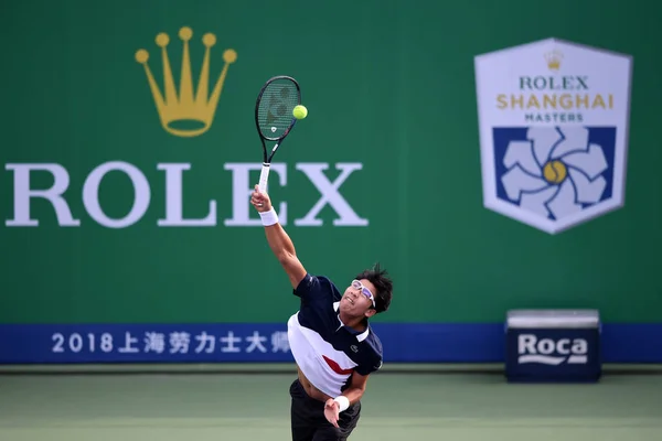 南朝鮮のチョン ヒョンは 2018 上海でロレックス上海マスターズ 2018 テニスのトーナメントの間にポーランドのヒューバート Hurkacz に対して 男子シングルスの彼らの第二ラウンドの試合で提供しています — ストック写真