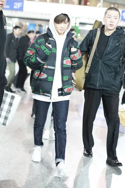 Chinese Singer Yuchun Pictured Shanghai Hongqiao International Airport Shanghai China — Stock Photo, Image