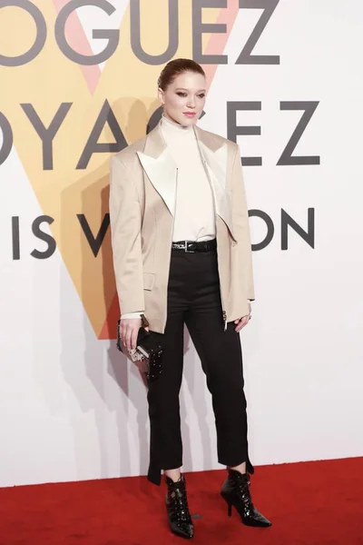 法国女星 Lea Seydoux 出席2018年11月15日在中国上海举行的路易威登 Volez Voguez Voyagez 展览时摆姿势 — 图库照片