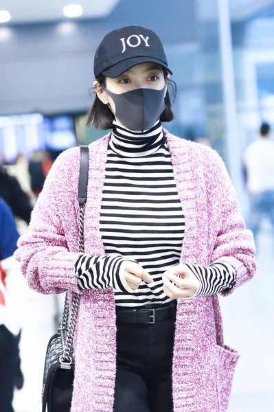 Atriz Chinesa Victoria Song Song Qian Chega Aeroporto Internacional Hongqiao — Fotografia de Stock