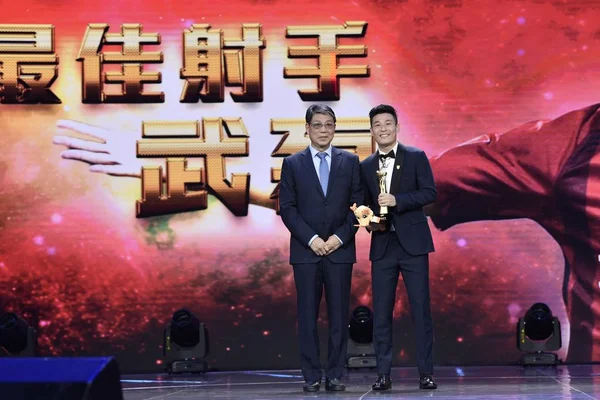 Futbolista Chino Lei Shanghai Sipg Recibe Trofeo Top Scorer Award — Foto de Stock