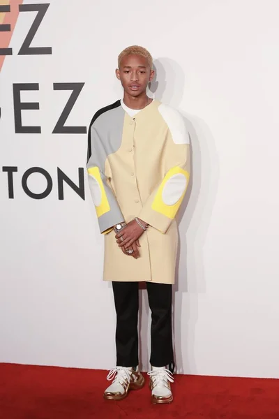 Rapero Cantante Estadounidense Jaden Smith Llega Exposición Louis Vuitton Volez —  Fotos de Stock