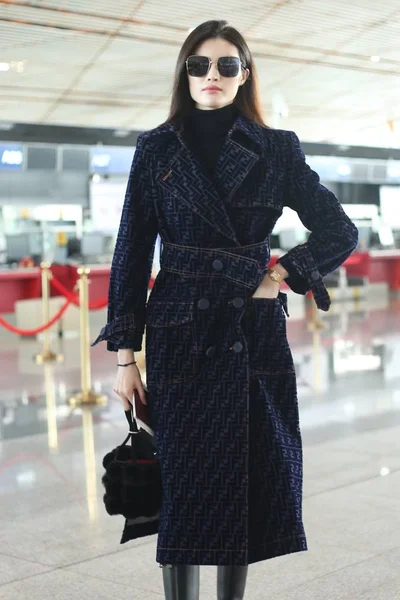 Chiński Supermodelka Sui Dociera Beijing Capital International Airport Pekinie Listopada — Zdjęcie stockowe