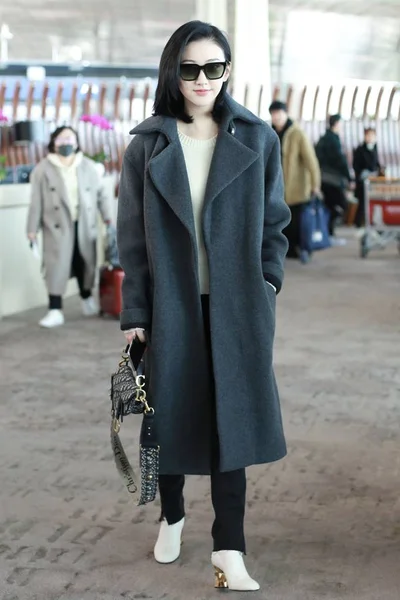 Κινέζα Ηθοποιός Τζινγκ Τιάν Απεικονίζεται Στο Διεθνές Αεροδρόμιο Του Πεκίνου — Φωτογραφία Αρχείου