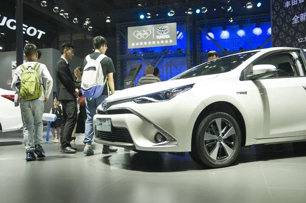 Gente Visita Stand Toyota Durante 16ª Exposición Internacional Automóviles China — Foto de Stock