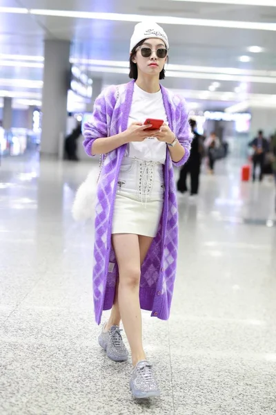 Chinese Actrice Victoria Song Song Qian Arriveert Bij Shanghai Hongqiao — Stockfoto