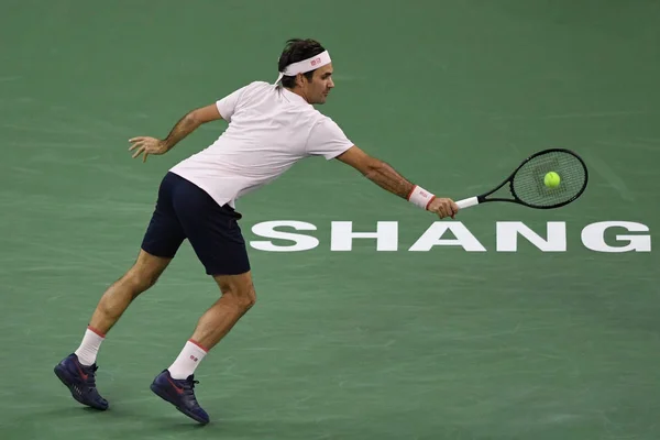 Roger Federer Schweiz Returnerar Ett Skott Till Roberto Bautista Agut — Stockfoto