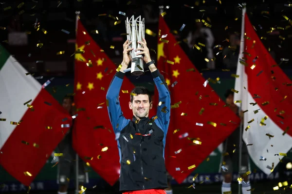 Novak Djokovic Serbien Håller Upp Sin Champion Trophy Efter Att — Stockfoto