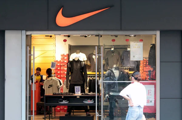 Shanghai nike top factory store