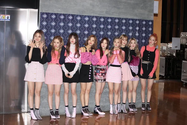Membros Girl Group Sul Coreano Fromis Chegam Para Episódio Programa — Fotografia de Stock