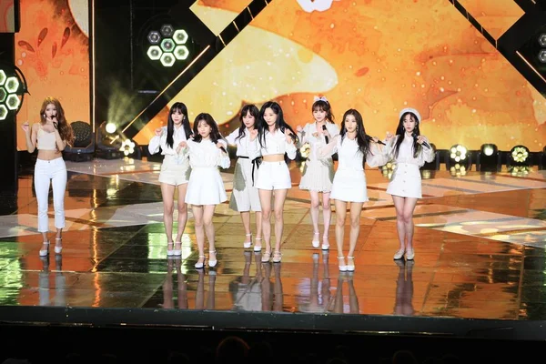 Membros Girl Group Sul Coreano Gugudan Apresentam Durante Série Musical — Fotografia de Stock