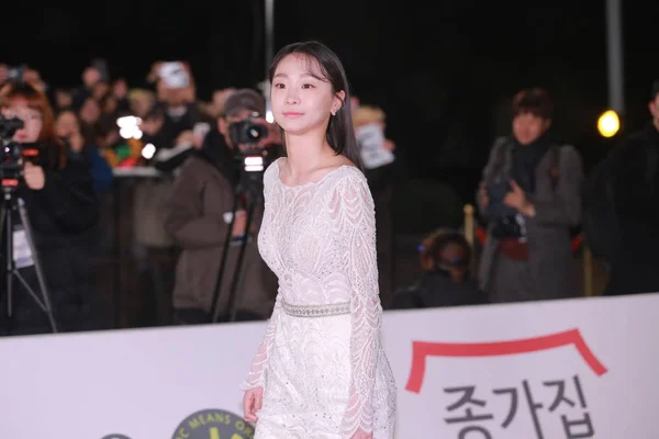 Южнокорейская Актриса Ким Прибывает Красную Дорожку Премию Синий Дракон Университете — стоковое фото