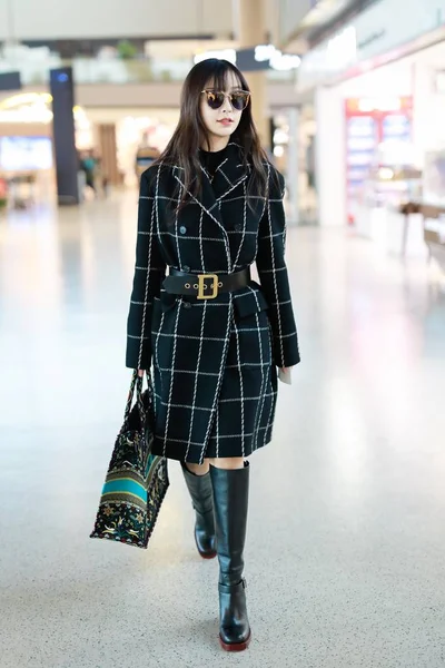 Atriz Hong Kong Angelababy Chega Aeroporto Internacional Hongqiao Xangai Antes — Fotografia de Stock