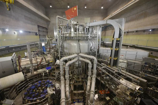 Cientistas Têm Uma Experiência Dispositivo Experimental Avançado Fusão Magnética Tokamak — Fotografia de Stock