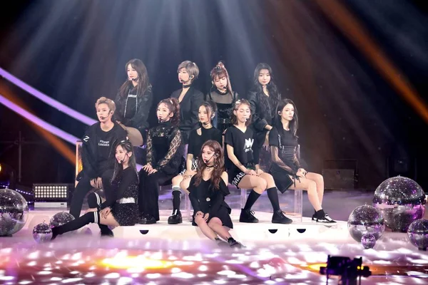 Members Chinese Idol Girl Group Rocket Girls 101 Perform Super — Stock Photo, Image