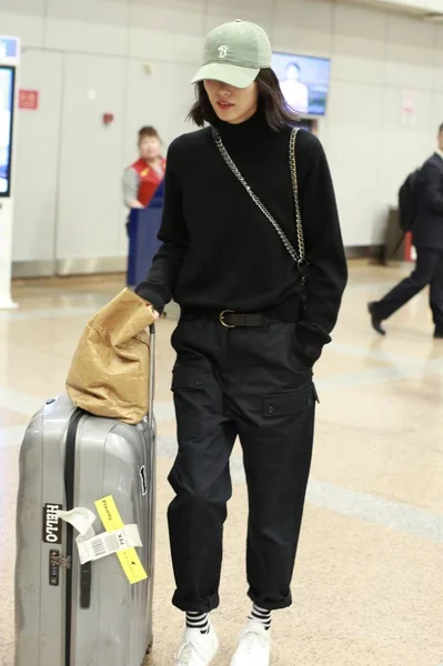 Κινεζικό Μοντέλο Liu Wen Φτάνει Στο Διεθνές Αεροδρόμιο Του Πεκίνου — Φωτογραφία Αρχείου