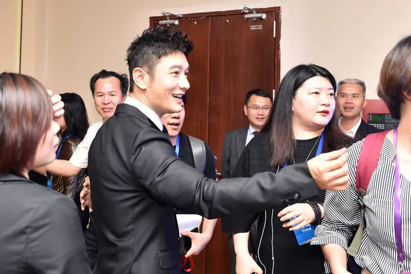 Kínai Énekes Színész Huang Xiaoming Részt Vesz Sajtótájékoztatón 1St Hainan — Stock Fotó