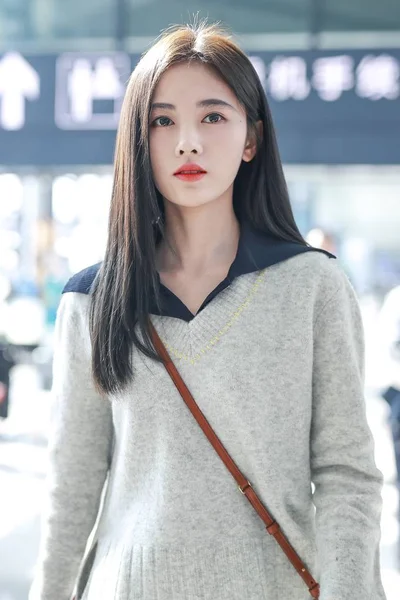 Chinese Singer Actress Jingyi Arrives Shanghai Hongqiao International Airport Shanghai — Stock Photo, Image