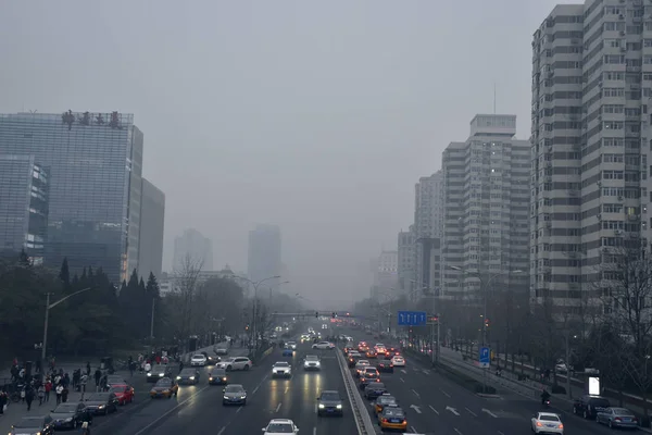 Autos Fahren Bei Starkem Smog Auf Einer Straße Cbd Zentrales — Stockfoto