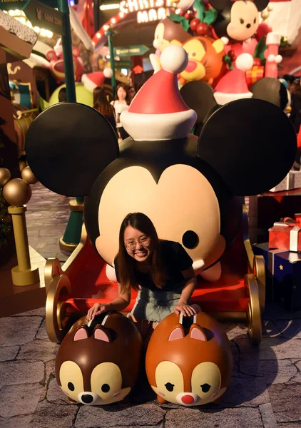 People Visit Disney Tsum Tsum Christmas Market Langham Place Hong — Stock Photo, Image